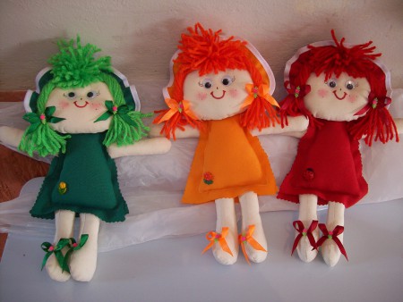 Mini Bonecas triangulo - R$ 12,00